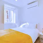 Graceful 1 Bedroom - G201 *
